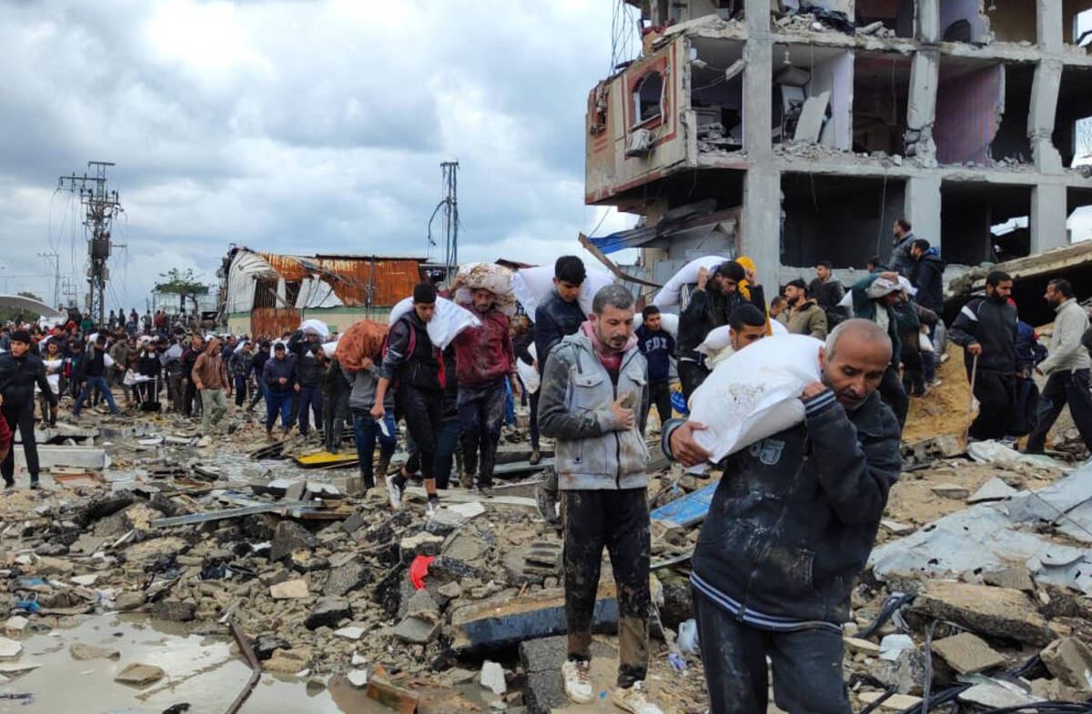 Israele, il ritiro dall’ospedale al-Shifa. Una scia di distruzione e morte