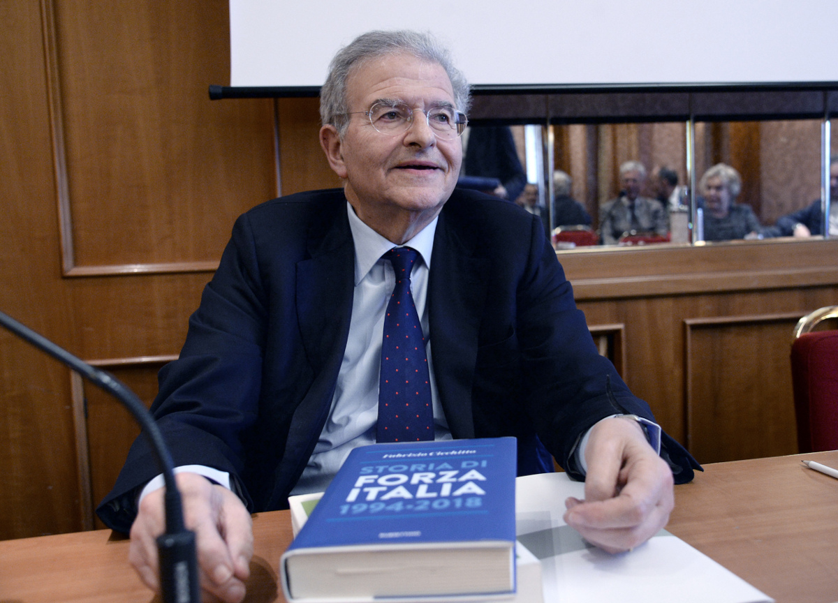 Cicchitto: “Chiesi protezione alla P2, controllavano il Corriere della Sera” Cicchitto: “Chiesi protezione alla P2, controllavano il Corriere della Sera”