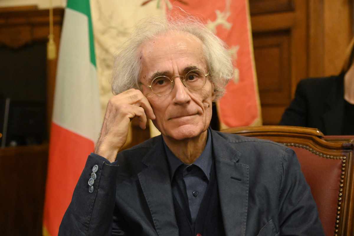 Repubblica silura il compagno Canfora. Aveva definito Meloni “neonazista” Repubblica silura il compagno Canfora. Aveva definito Meloni “neonazista”