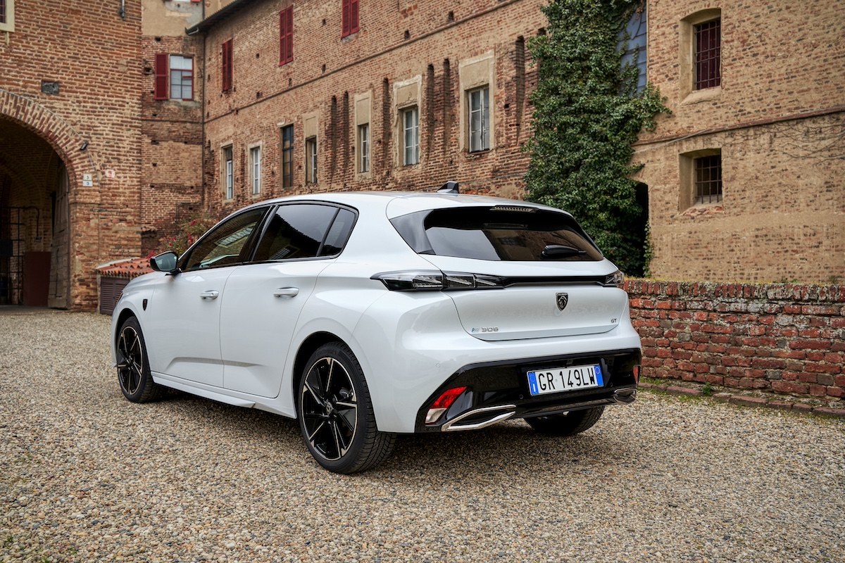 Peugeot E-308: eleganza e autonomia Peugeot E-308: eleganza e autonomia