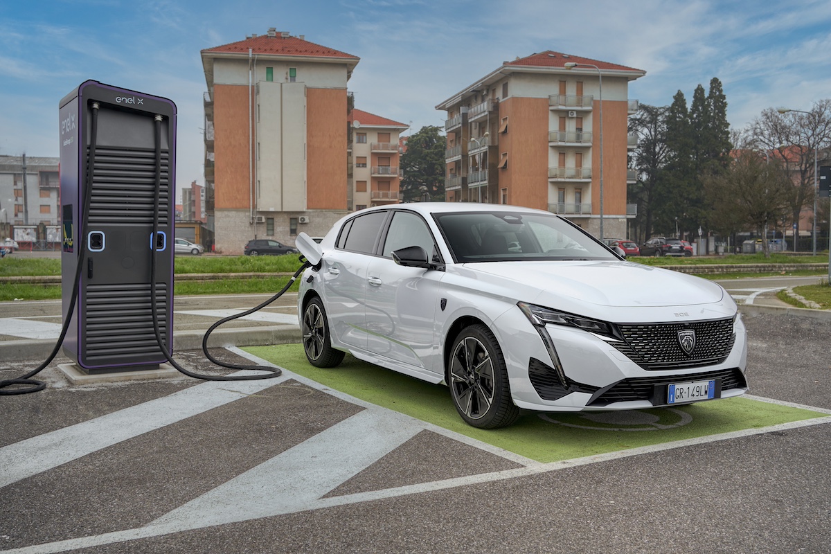 Peugeot E-308: eleganza e autonomia Peugeot E-308: eleganza e autonomia