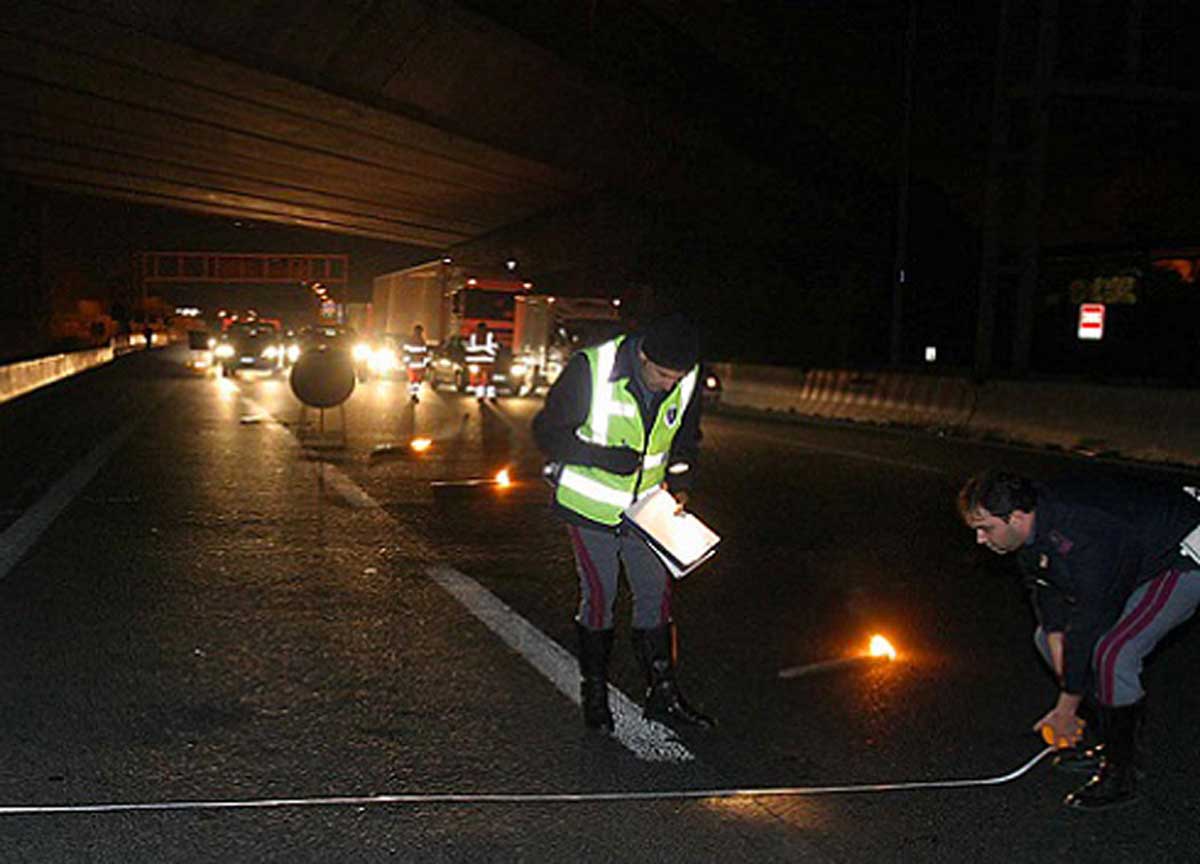 “Incidente e rogo di auto sul Gra”: la notte del 4 aprile esercitazione Anas “Incidente e rogo di auto sul Gra”: la notte del 4 aprile esercitazione Anas
