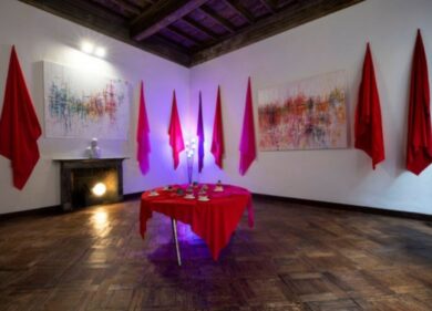 “Viaggio nella storia della seta”. La nuova mostra di Moiré Gallery Milano