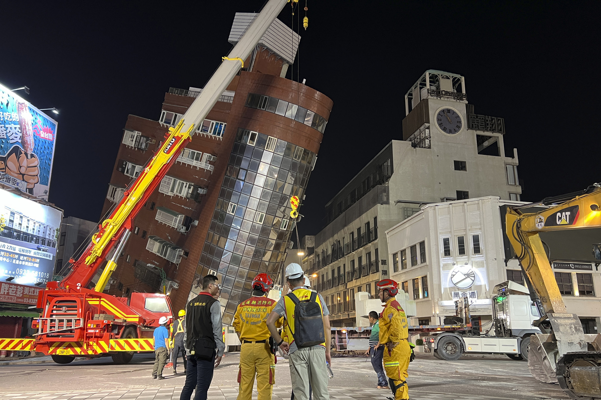 Taiwan, terremoto più forte da 25 anni: 7.2. 70 persone intrappolate in cave