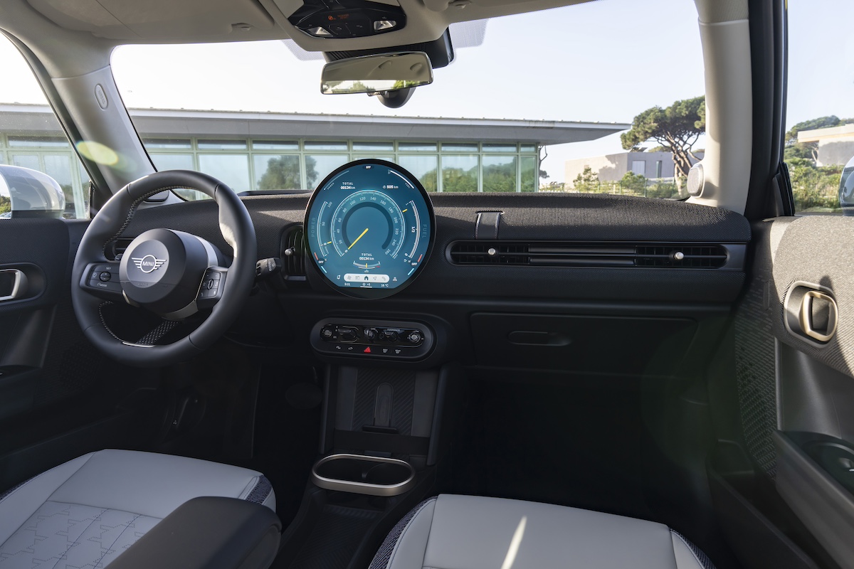 Nuova MINI Cooper S 2024: design iconico e prestazioni sportive Nuova MINI Cooper S 2024: design iconico e prestazioni sportive