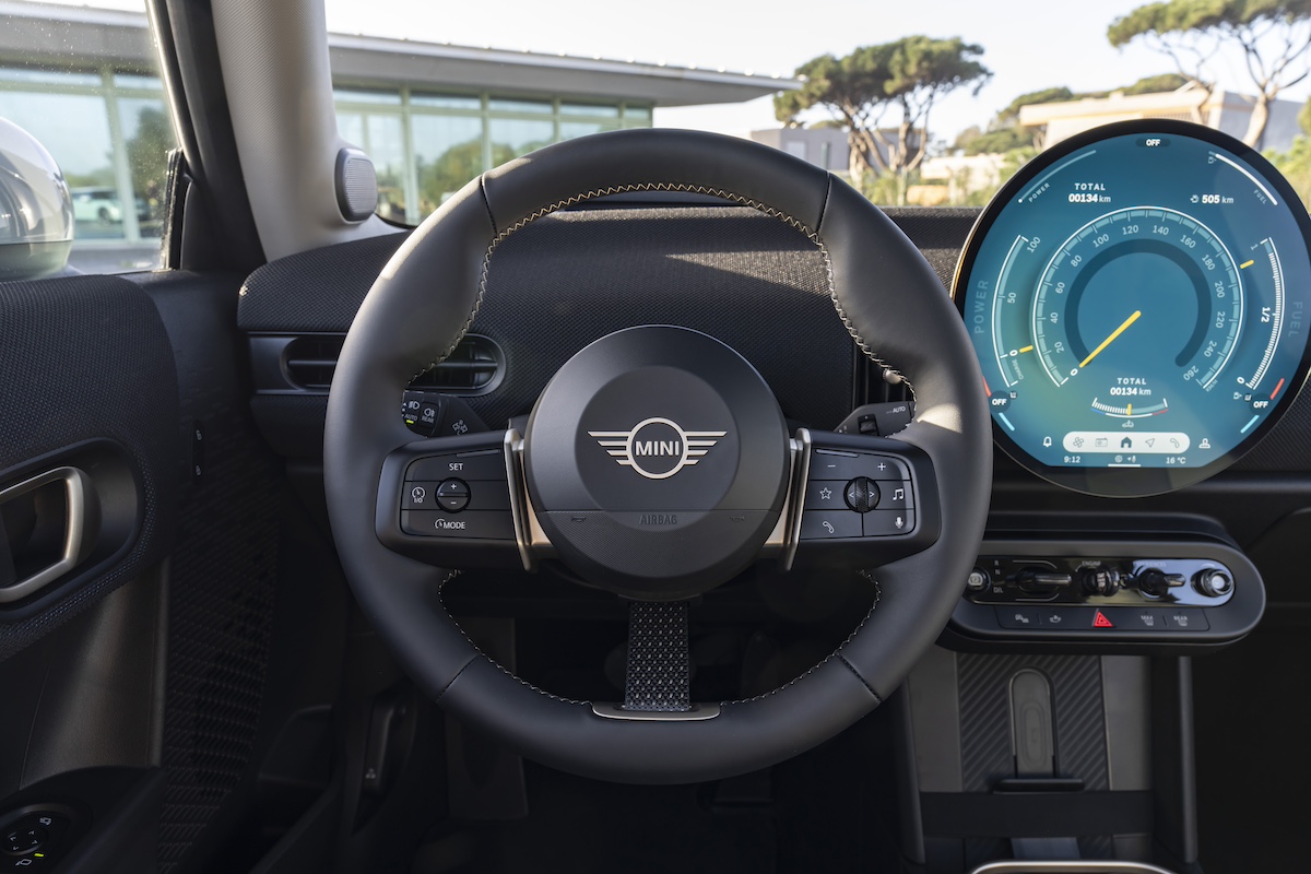 Nuova MINI Cooper S 2024: design iconico e prestazioni sportive Nuova MINI Cooper S 2024: design iconico e prestazioni sportive
