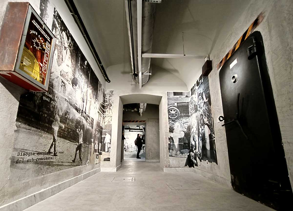 Villa Torlonia, riapre il bunker di Mussolini: alla scoperta del super rifugio Villa Torlonia, riapre il bunker di Mussolini: alla scoperta del super rifugio