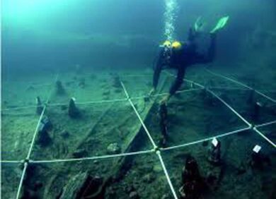 La scoperta nel lago di Bracciano, dai fondali spuntano canoe di 7000 anni fa