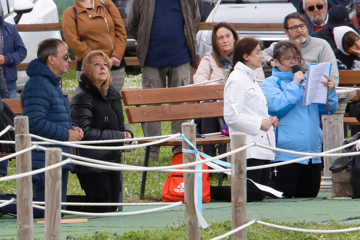 Trevignano, veggente diserta per la prima volta la preghiera ma non gli adepti Trevignano, veggente diserta per la prima volta la preghiera ma non gli adepti
