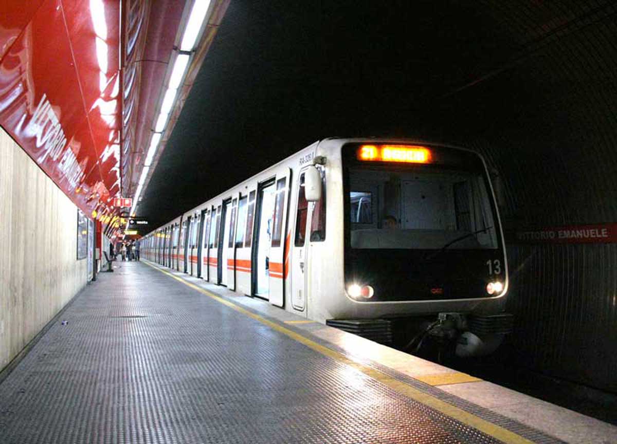 Metro A, torna lo stop alle 21. E chiudono Vittorio E., Spagna e Ottaviano Metro A, torna lo stop alle 21. E chiudono Vittorio E., Spagna e Ottaviano