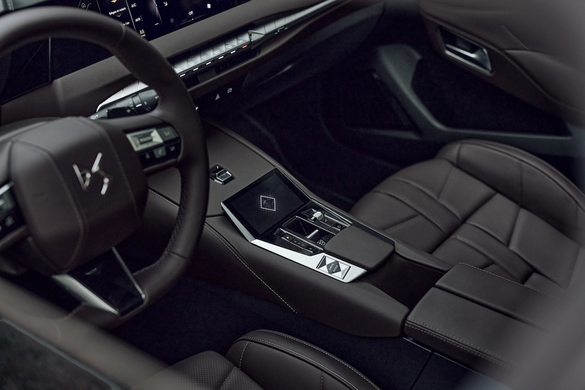 DS Automobiles accelera sull’elettrificazione con le nuove opzioni HYBRID DS Automobiles accelera sull’elettrificazione con le nuove opzioni HYBRID