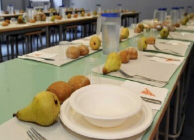 Milano: dopo lo stop per il vetro, torna il pane nelle mense