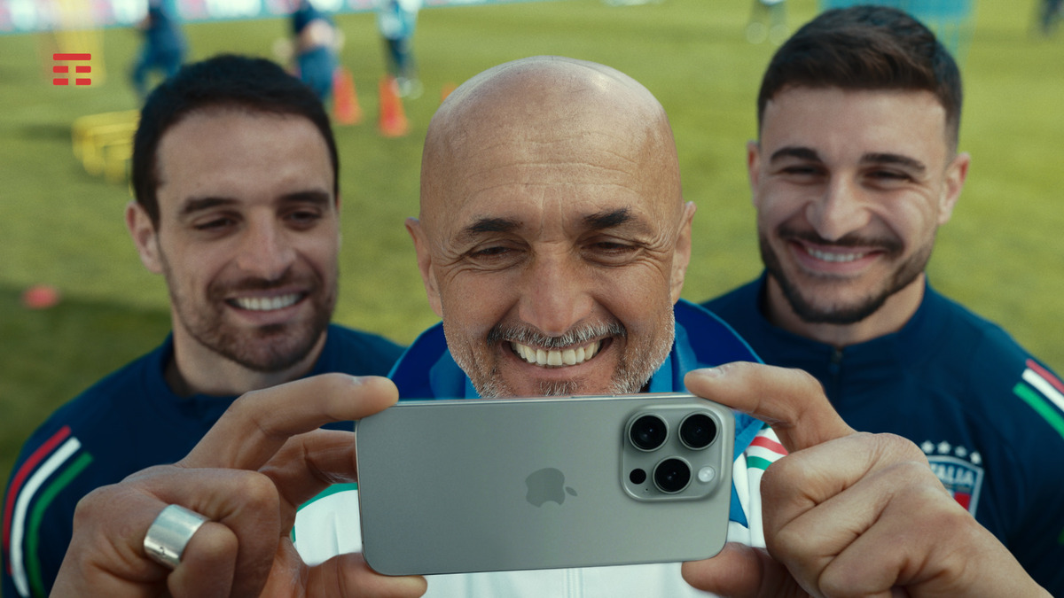 TIM lancia il nuovo spot della campagna ‘TIM rivaluta lo Smartphone’ TIM lancia il nuovo spot della campagna ‘TIM rivaluta lo Smartphone’