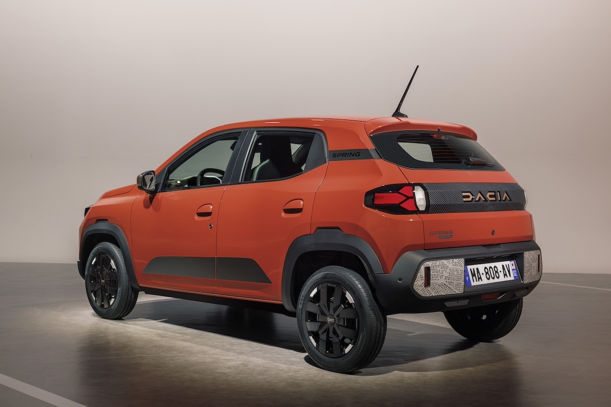 Dacia Spring EV,  la cittadina con linee da SUV arriva in Italia