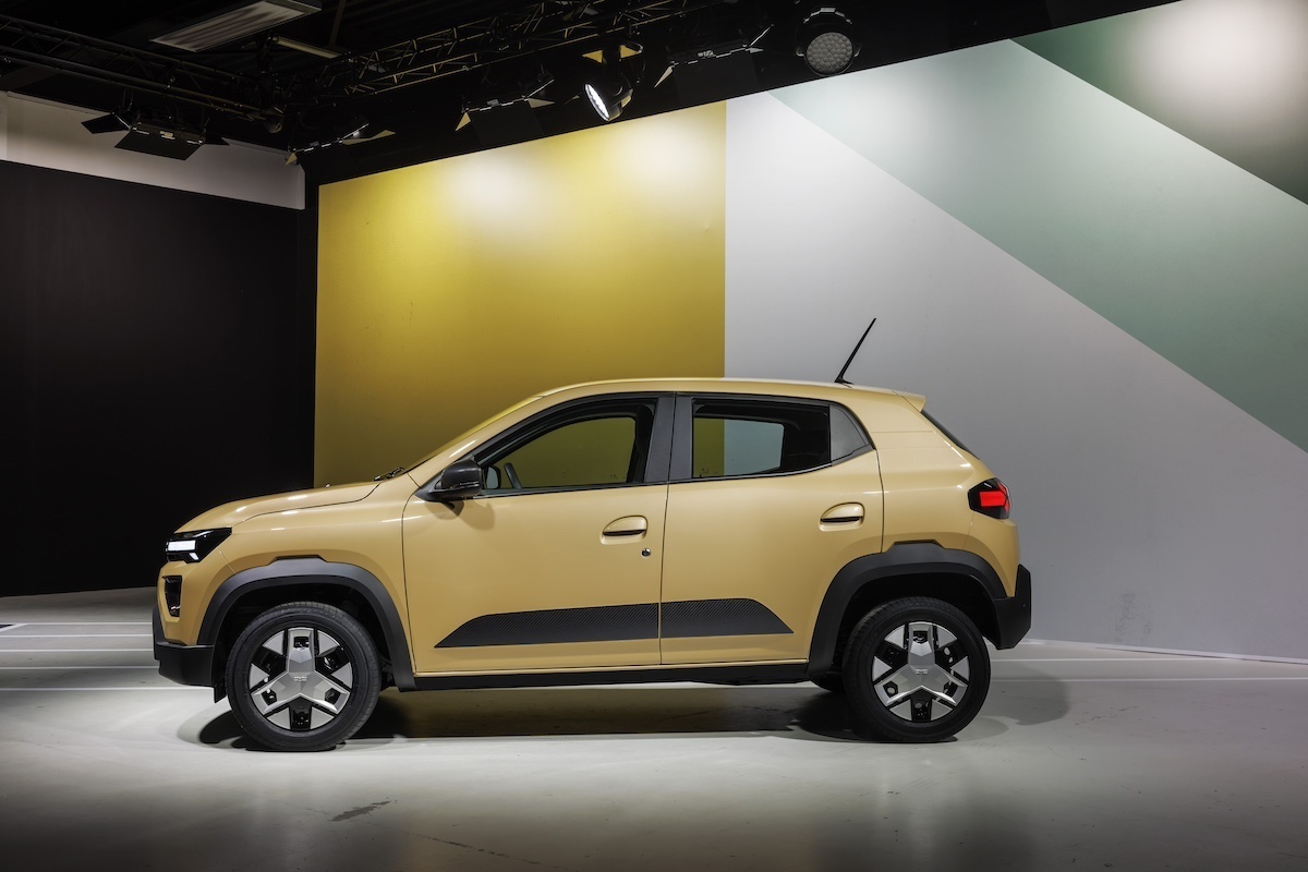 Dacia Spring EV,  la cittadina con linee da SUV arriva in Italia