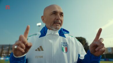 TIM lancia il nuovo spot della campagna ‘TIM rivaluta lo Smartphone’