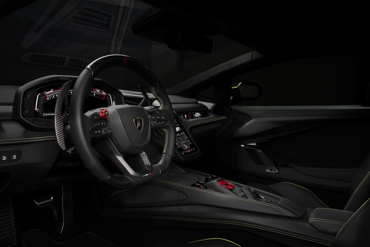 Lamborghini Revuelto V12 HPEV: debutto speciale ad Imola Lamborghini Revuelto V12 HPEV: debutto speciale ad Imola