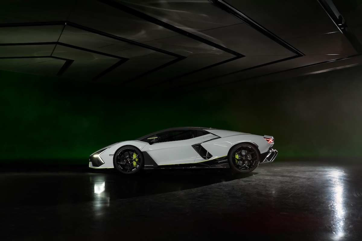 Lamborghini Revuelto V12 HPEV: debutto speciale ad Imola Lamborghini Revuelto V12 HPEV: debutto speciale ad Imola