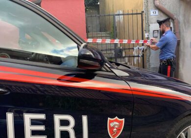 Lite familiare degenera in omicidio: un giovane accoltella lo zio alla gola