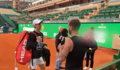 Sfida a ping pong, Sinner gela l’inviato de Le Iene: “No, io con voi…”