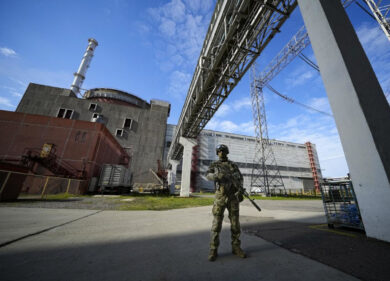 Zaporizhzhia, bombe su centrale nucleare. Stop alla guerra, il piano di Trump
