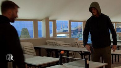 Le Iene ce l’hanno fatta: Jannik Sinner ha accettato la sfida a ping pong