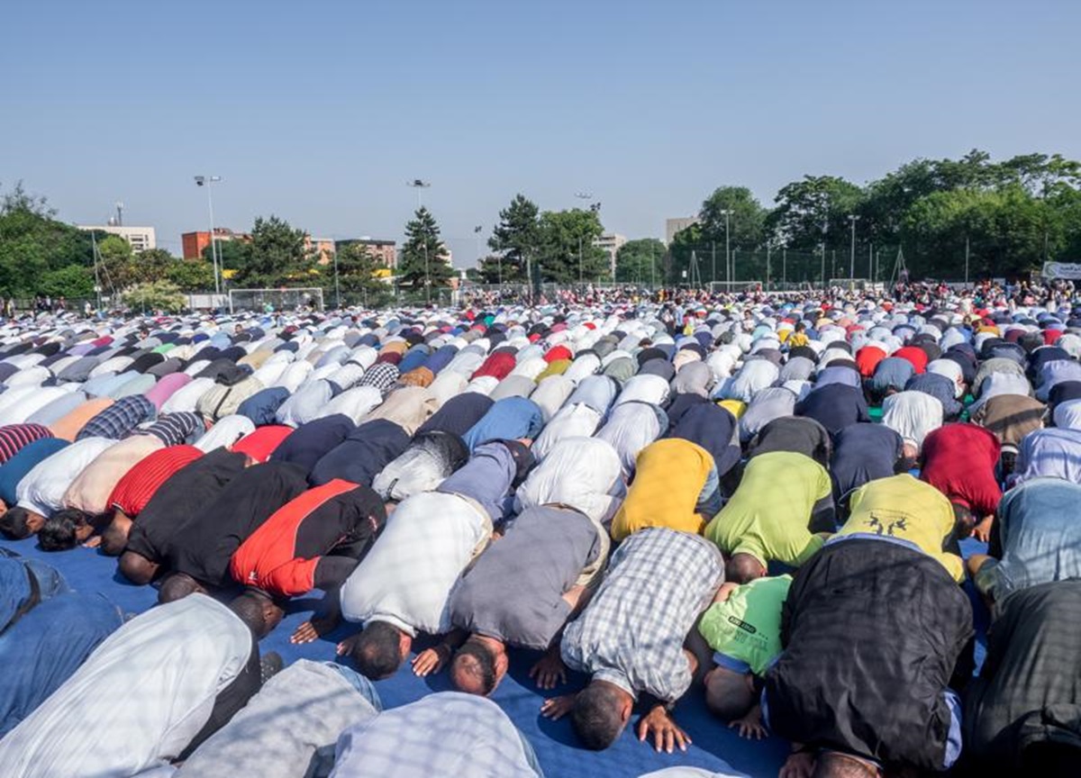 Turbigo, Ramadan nell’area del campo sportivo comunale. Ma solo per 200 fedeli Turbigo, Ramadan nell’area del campo sportivo comunale. Ma solo per 200 fedeli