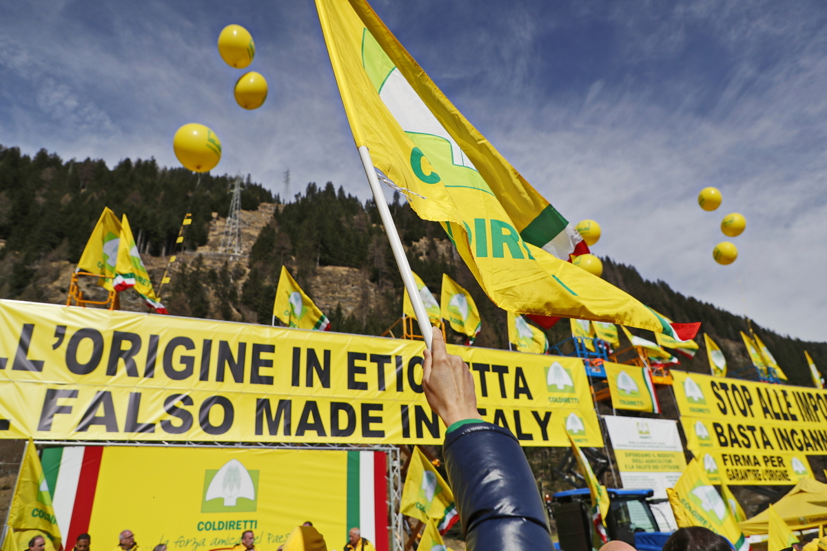Coldiretti, il blitz al Brennero. Furgoni pieni di “made in Italy” farlocchi