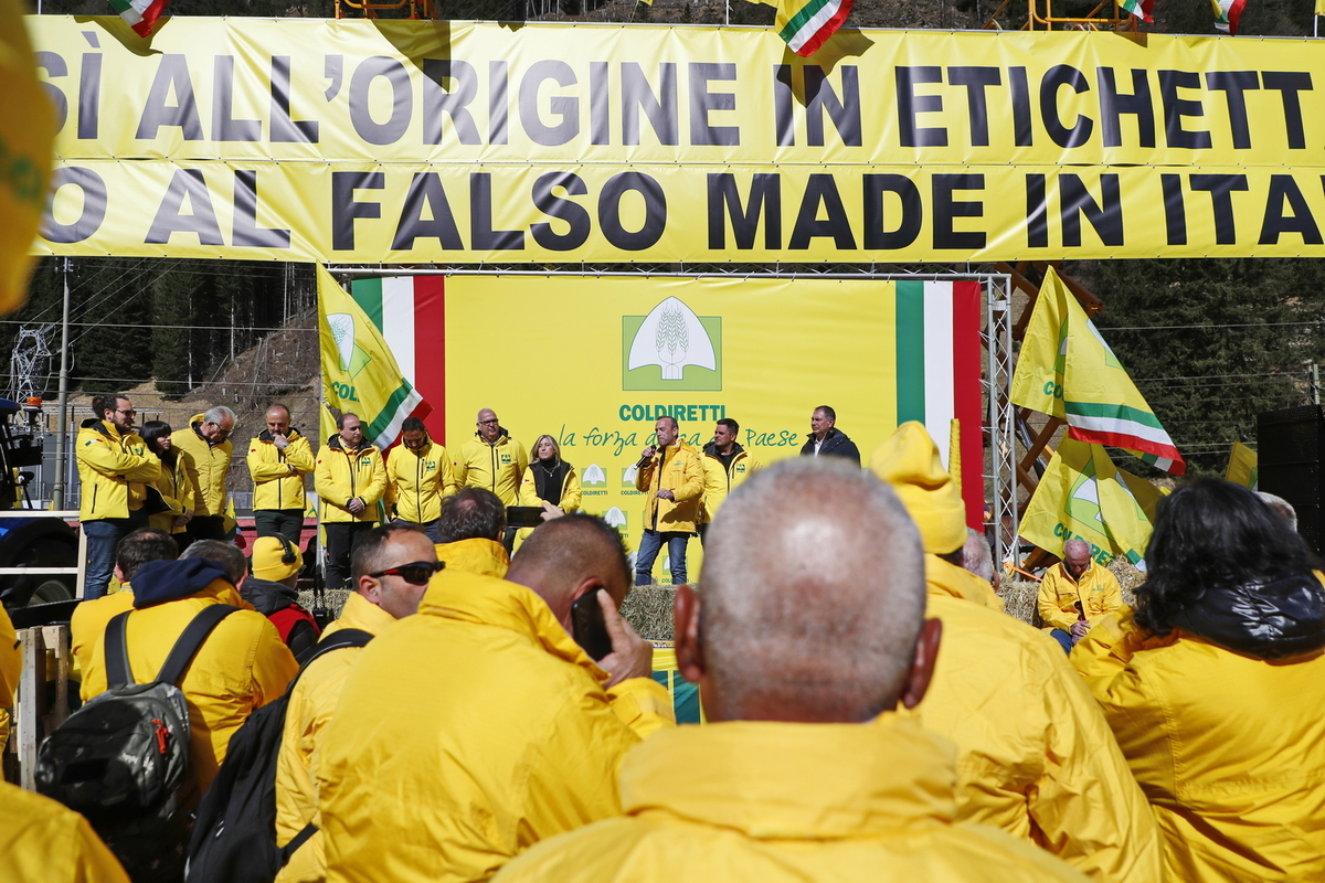 Coldiretti, il blitz al Brennero. Furgoni pieni di “made in Italy” farlocchi