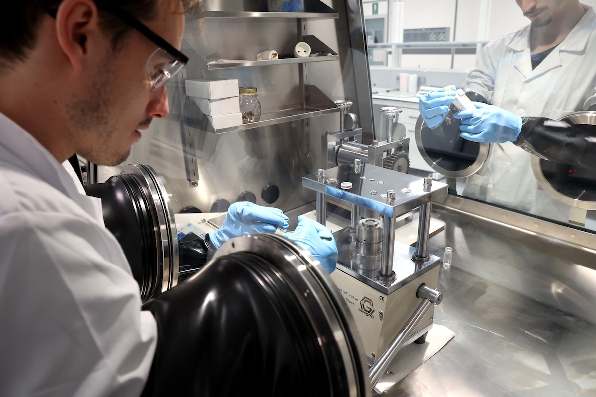 Ferrari lancia E-Cells Lab a Bologna per la ricerca sulle batterie Ferrari lancia E-Cells Lab a Bologna per la ricerca sulle batterie