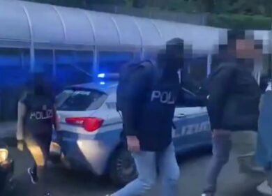 Rapina da 300mila euro a Roma, commando prende in ostaggio un imprenditore