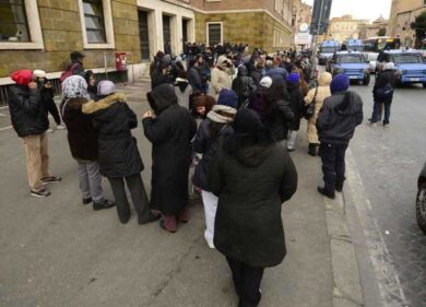 Vietato morire sposarsi o nascere: l’Anagrafe di Roma in tilt, la Lega attacca