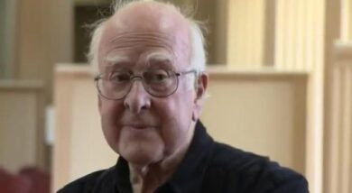 È morto a 94 anni il fisico Peter Higgs, scoprì la “particella di Dio”