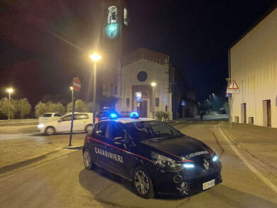 Furto da film in gioielleria: sul sito dei Carabinieri le foto della refurtiva