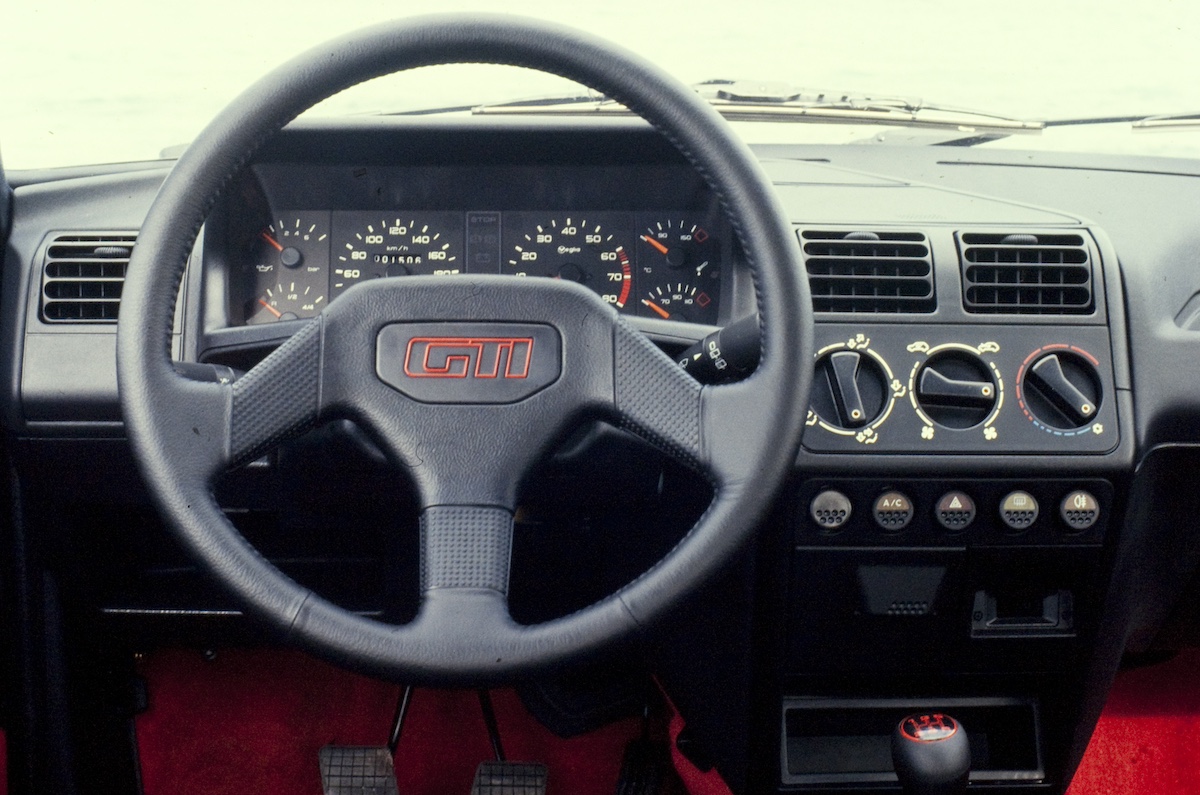 PEUGEOT 205 GTi: un’icona rinata nell’era moderna PEUGEOT 205 GTi: un’icona rinata nell’era moderna