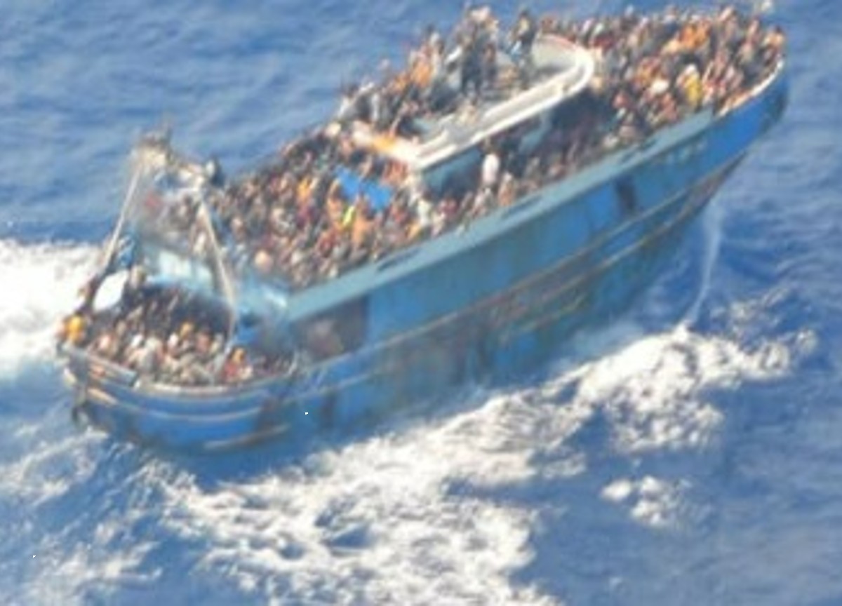 Migranti, naufragio al largo dell’isola di Chios: tre bambine annegate Migranti, naufragio al largo dell’isola di Chios: tre bambine annegate