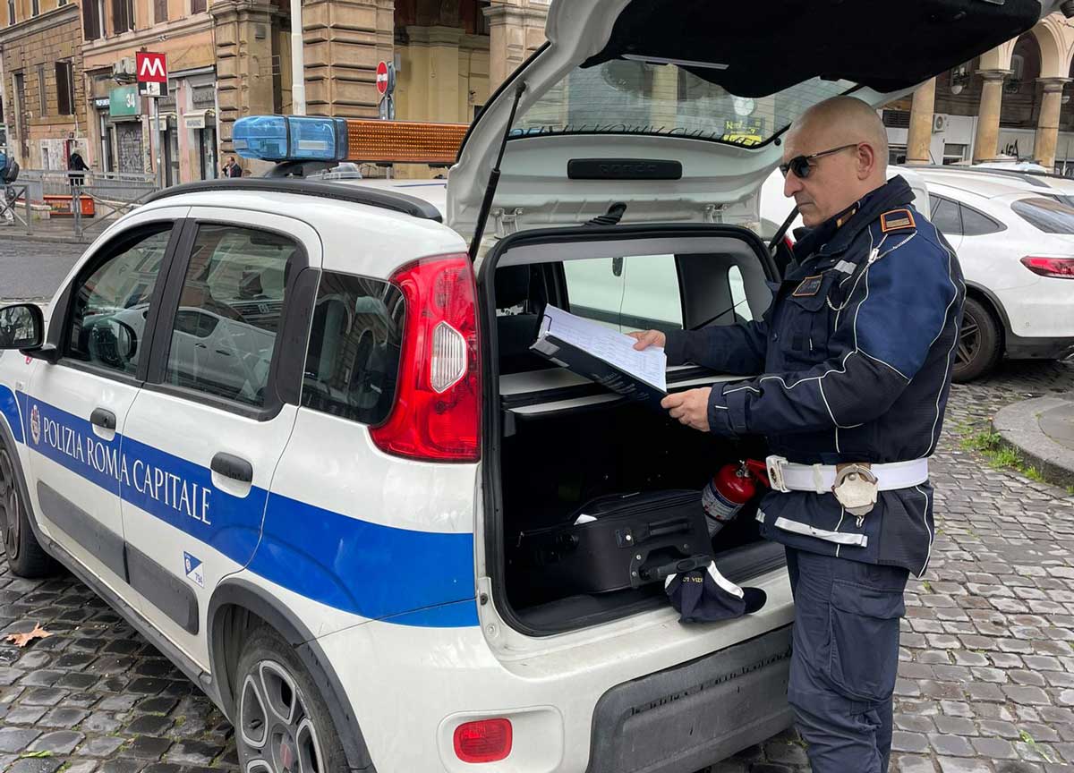Roma, 14enne narcotizzata e violentata nel campo rom: indagini in corso Roma, 14enne narcotizzata e violentata nel campo rom: indagini in corso
