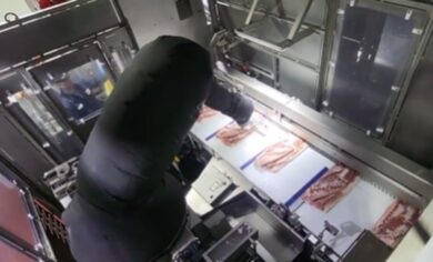Il macellaio robot “estrarrà costine come nessun umano può fare”
