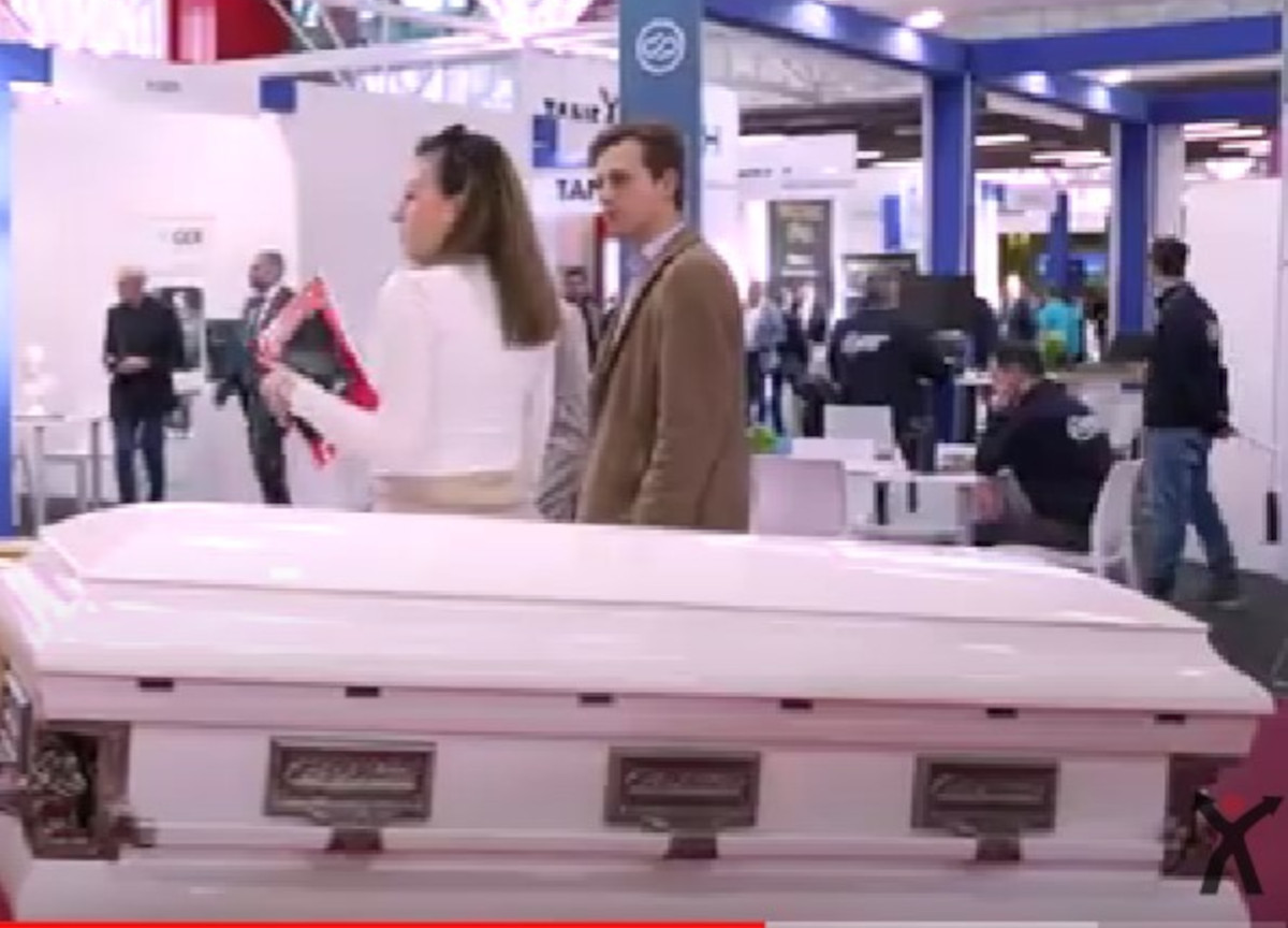 La “morte” tech alla fiera del funerale: annunci social e condoglianze digital La “morte” tech alla fiera del funerale: annunci social e condoglianze digital