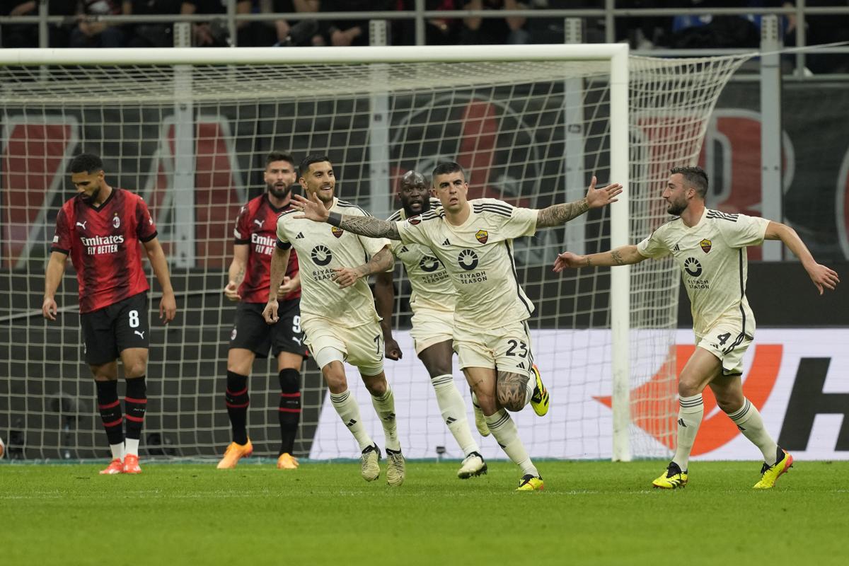 De Rossi dà scacco matto al Milan: Mancini gol e Roma sogna. Pioli contro l’arbitro De Rossi dà scacco matto al Milan: Mancini gol e Roma sogna. Pioli contro l’arbitro