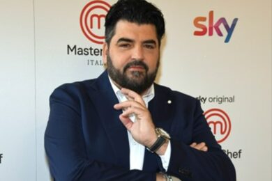 Cannavacciuolo apre un fast food a Napoli. Dai fritti alle pizze: il menù