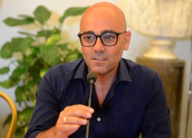 Fisco addio, il trucco: prendere la residenza nella via virtuale dei clochard