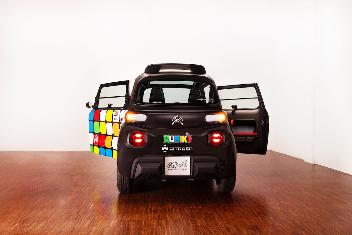 Citroën AMI e il Cubo di Rubik illuminano la Milano Design Week Citroën AMI e il Cubo di Rubik illuminano la Milano Design Week