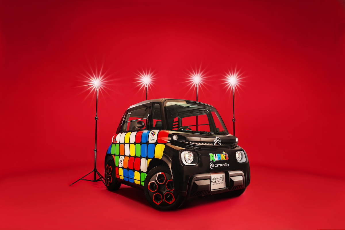 Citroën AMI e il Cubo di Rubik illuminano la Milano Design Week Citroën AMI e il Cubo di Rubik illuminano la Milano Design Week
