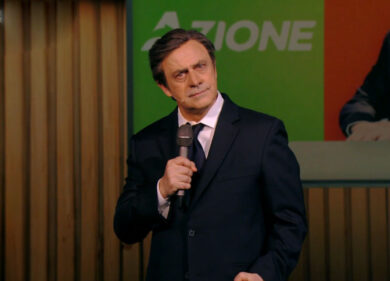 Crozza/Calenda: «Da giovane alle ragazze dicevo: “Sali a vedere la mia collezione di fallimenti?”»