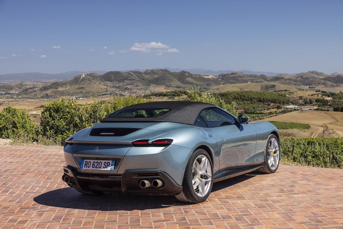 Ferrari trionfa fa ai Red Dot Awards 2024 con la Roma Spider