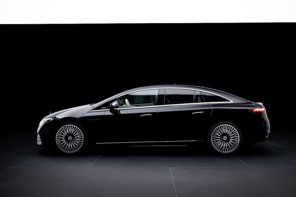 Mercedes EQS 2024: L’innovazione si veste di eleganza e comfort