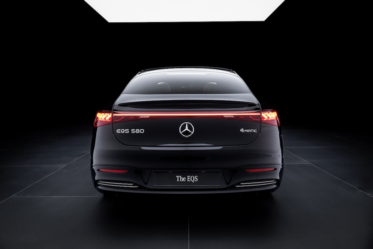 Mercedes EQS 2024: L’innovazione si veste di eleganza e comfort