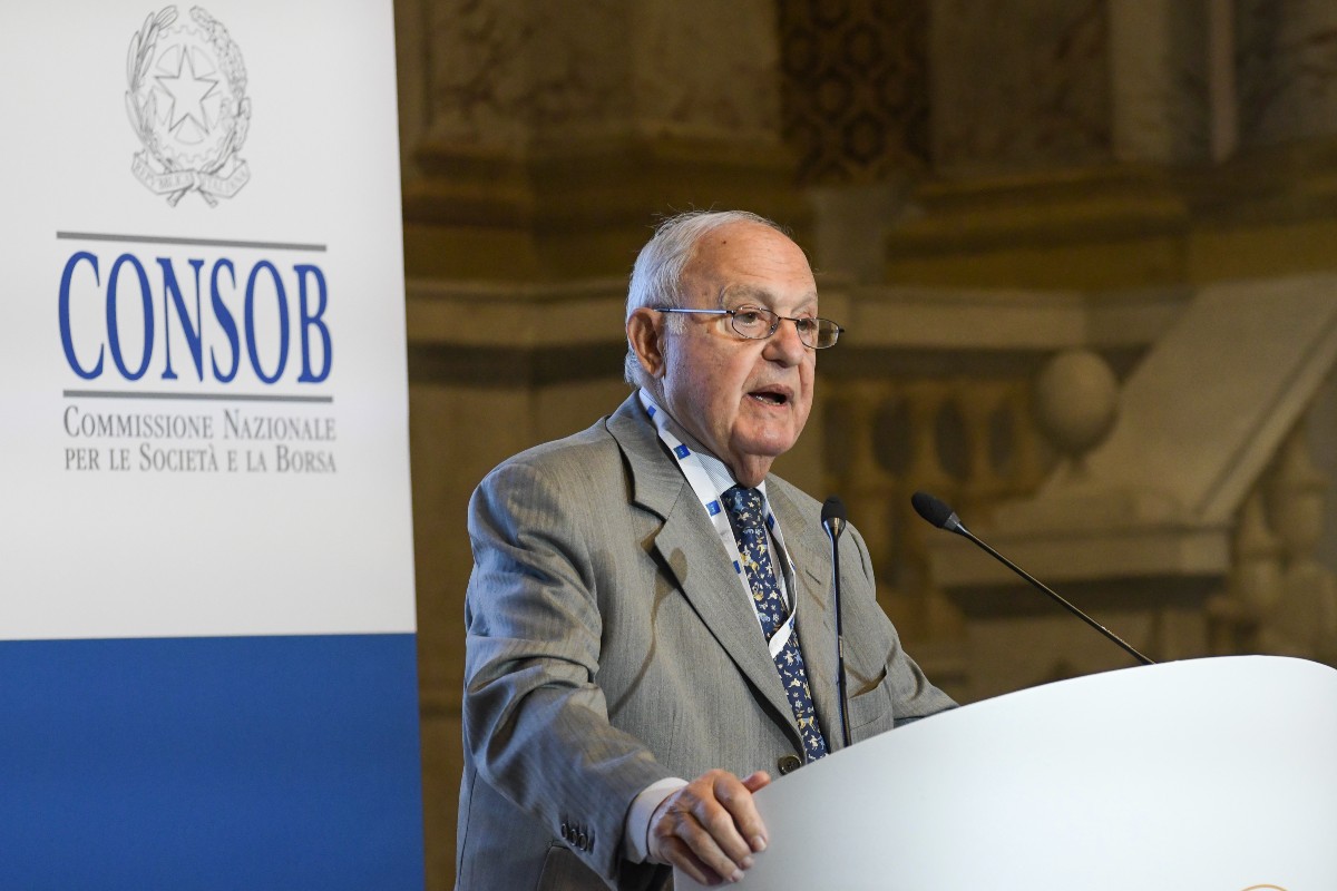 Consob, la rivolta contro il presidente Paolo Savona: “Gestione arrogante” Consob, la rivolta contro il presidente Paolo Savona: “Gestione arrogante”