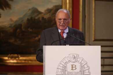 Consob, la rivolta contro il presidente Paolo Savona: “Gestione arrogante”